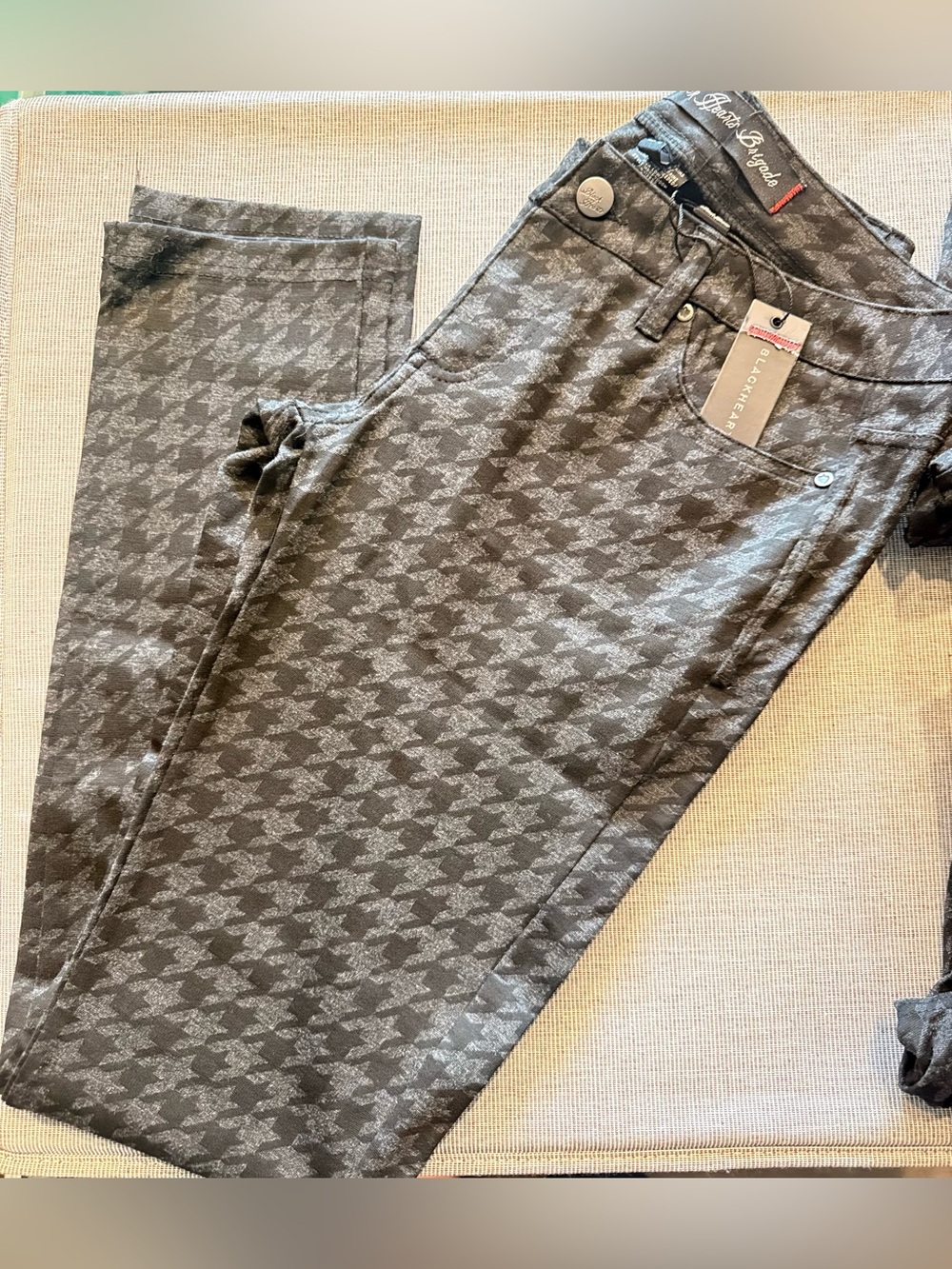 STORE CLOSEOUT SALE!
Gray Houndstooth Skinny Jeans - Women's